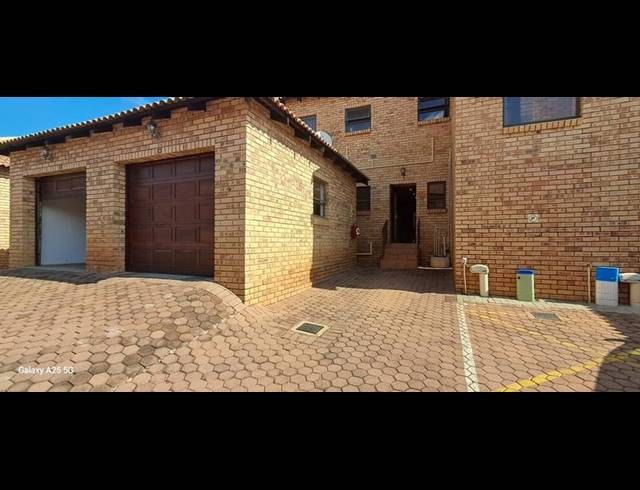 3 BEDROOM APARTMENT FOR SALE IN CHANCLIFF RIDGE
